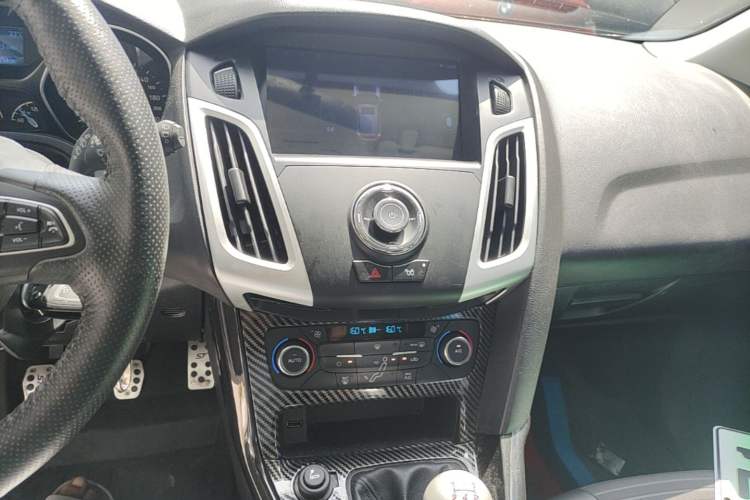 Used Ford Focus 2015 Hatchback 1.6L Manual Fashion Edition Audio And AC Panel