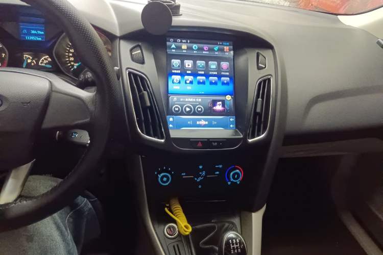 Used Ford Focus 2015 Sedan 1.6L Manual Comfort Model Audio And AC Panel