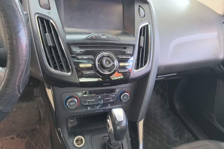 Used Ford Focus 2015 Sedan 1.6L Automatic Trend Model Audio And AC Panel