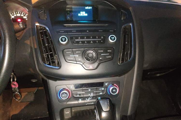 Used Ford Focus 2015 Hatchback EcoBoost 125 Automatic Supreme Style Edition Audio And AC Panel