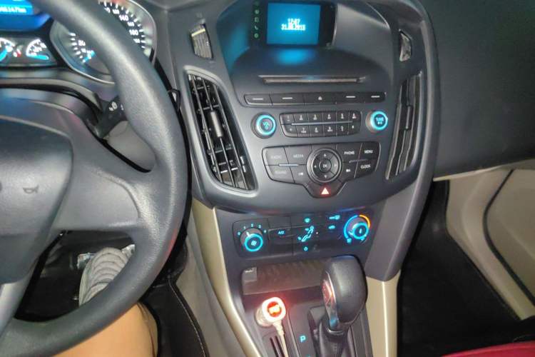 Used Ford Focus 2015 Sedan 1.6L Automatic Comfort Model Audio And AC Panel