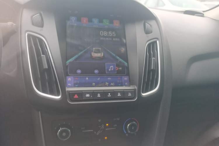 Used Ford Focus 2015 Hatchback 1.6L Manual Comfort Edition Audio And AC Panel