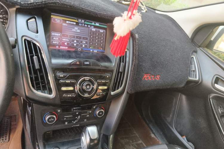 Used Ford Focus 2015 Sedan 1.6L Automatic Trend Model Audio And AC Panel