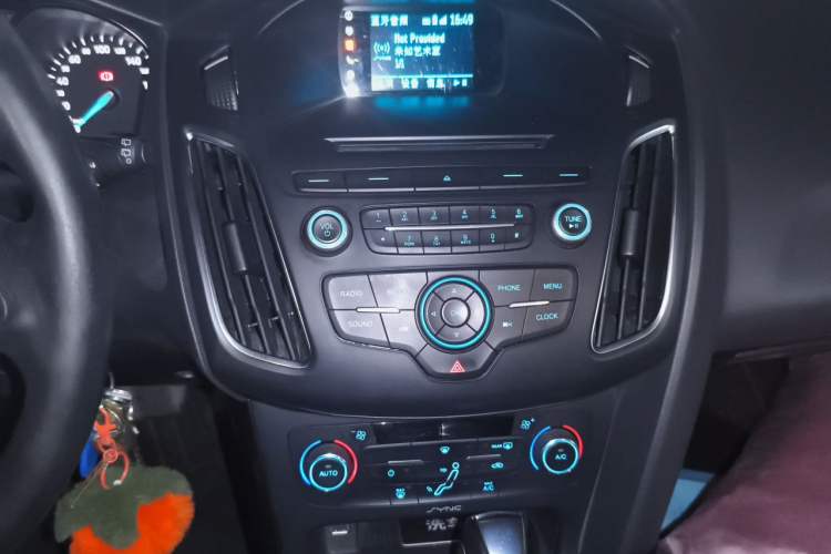 Used Ford Focus 2015 Hatchback 1.6L Automatic Fashion Edition Audio And AC Panel