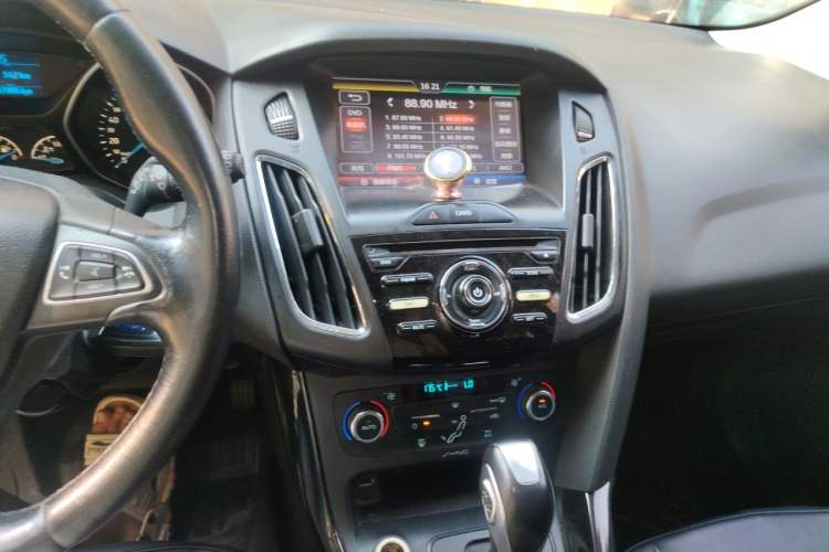 Used Ford Focus 2015 Hatchback 1.6L Automatic Fashion Edition Audio And AC Panel