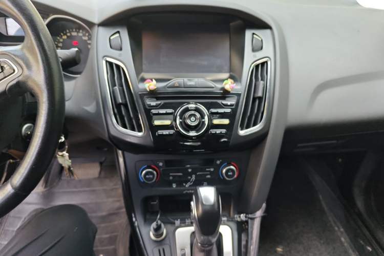 Used Ford Focus 2015 Sedan 1.6L Automatic Trend Model Audio And AC Panel