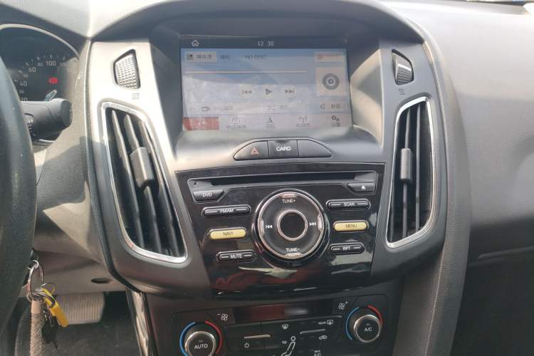 Used Ford Focus 2015 Sedan 1.6L Automatic Trend Model Audio And AC Panel