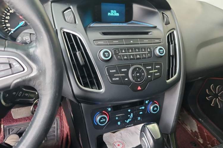 Used Ford Focus 2015 Sedan 1.6L Automatic Trend Model Audio And AC Panel