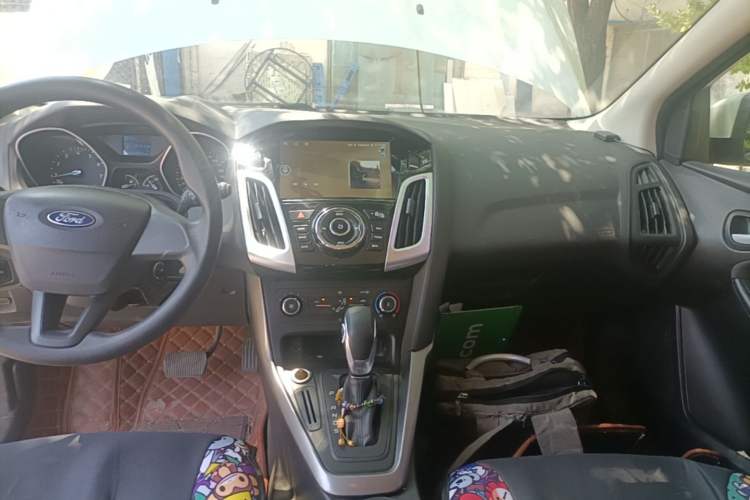 Used Ford Focus 2015 Hatchback 1.6L Automatic Comfort Model Audio And AC Panel