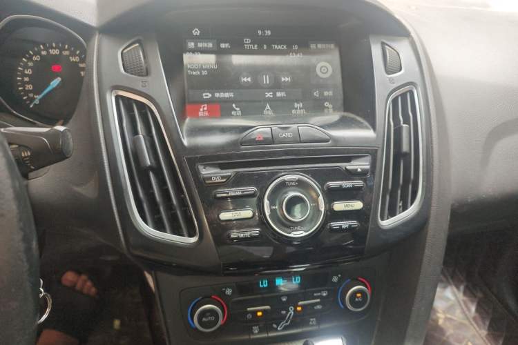 Used Ford Focus 2015 Sedan 1.6L Automatic Trend Model Audio And AC Panel