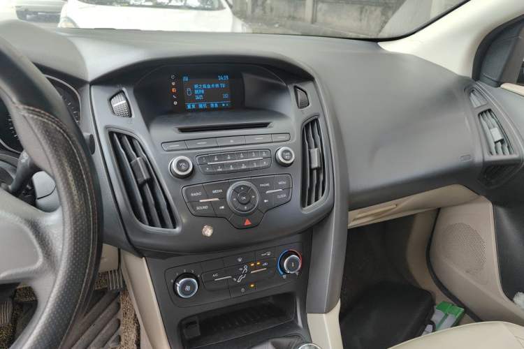 Used Ford Focus 2015 Sedan 1.6L Manual Comfort Model Audio And AC Panel