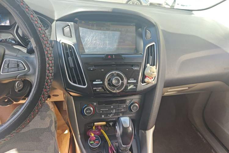 Used Ford Focus 2015 Sedan EcoBoost 125 Automatic Supreme Style Edition Audio And AC Panel