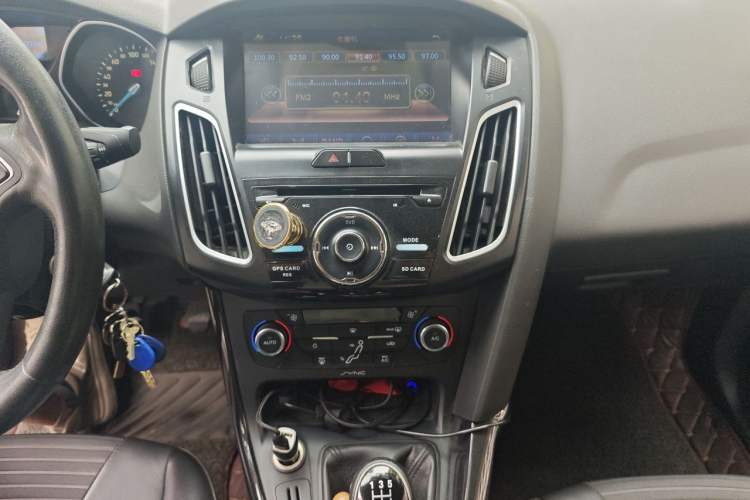 Used Ford Focus 2015 Sedan 1.6L Manual Fashion Edition Audio And AC Panel