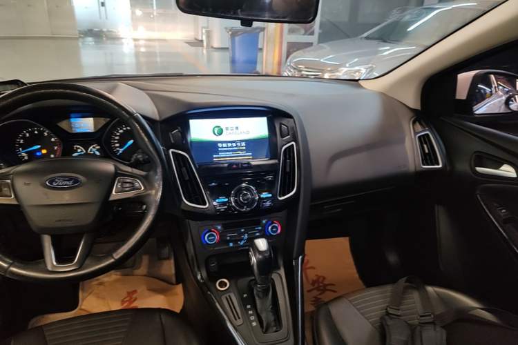 Used Ford Focus 2015 Hatchback 1.6L Automatic Fashion Edition Audio And AC Panel