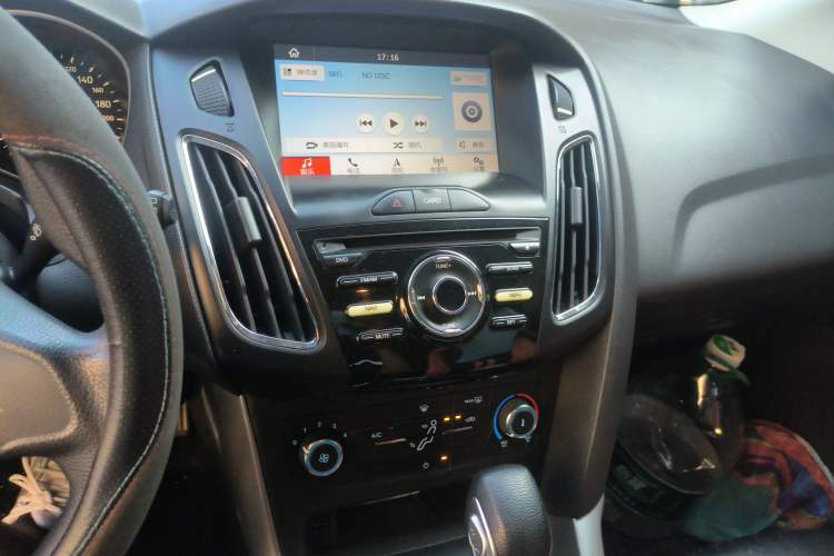 Used Ford Focus 2015 Hatchback 1.6L Automatic Comfort Model Audio And AC Panel