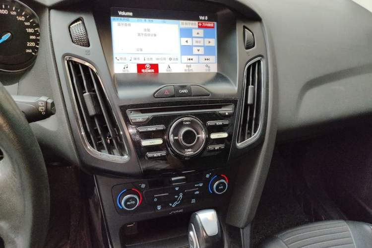 Used Ford Focus 2015 Hatchback 1.6L Automatic Fashion Edition Audio And AC Panel