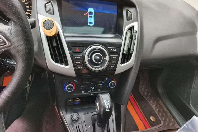 Used Ford Focus 2015 Sedan 1.6L Automatic Trend Model Audio And AC Panel