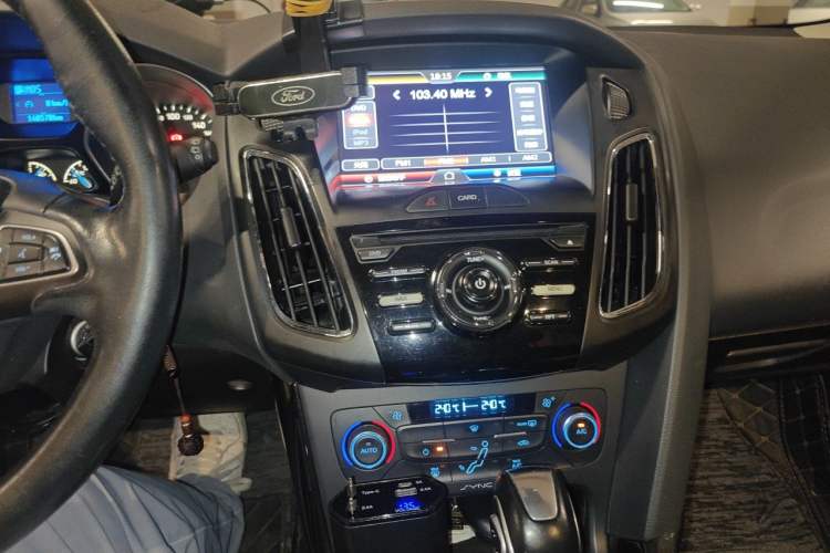 Used Ford Focus 2015 Hatchback 1.6L Automatic Fashion Edition Audio And AC Panel