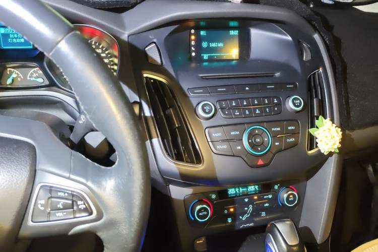 Used Ford Focus 2015 Sedan EcoBoost 125 Automatic Supreme Style Edition Audio And AC Panel