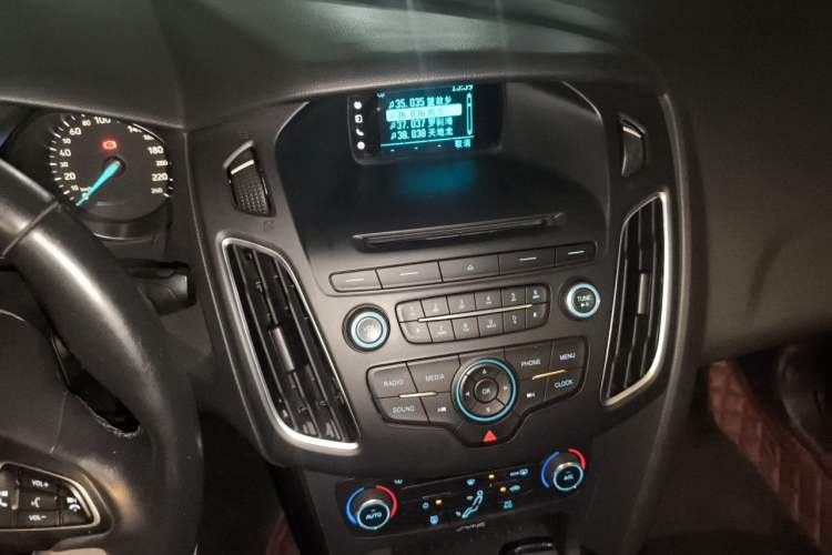 Used Ford Focus 2015 Sedan 1.6L Automatic Trend Model Audio And AC Panel
