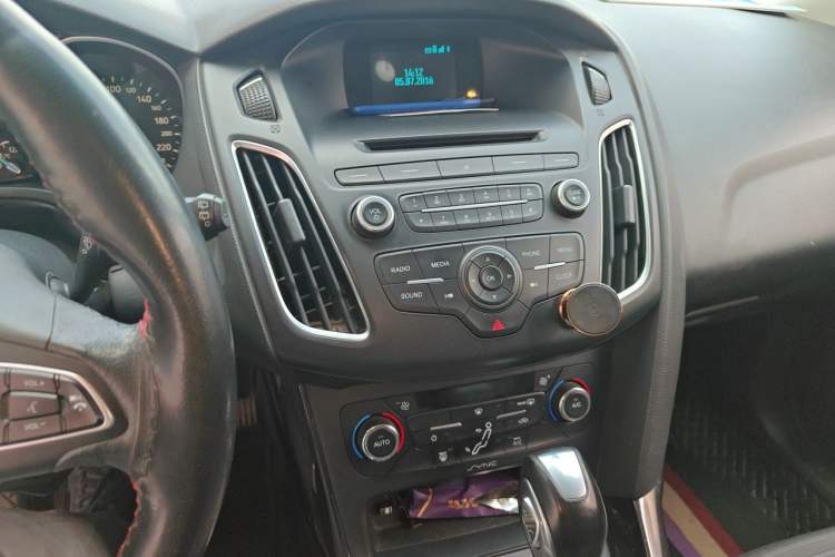 Used Ford Focus 2015 Hatchback EcoBoost 125 Automatic Supreme Style Edition Audio And AC Panel