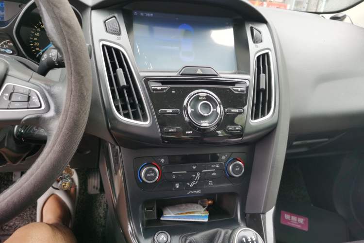 Used Ford Focus 2015 Sedan 1.6L Manual Fashion Edition Audio And AC Panel
