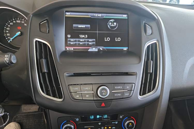 Used Ford Focus 2015 Hatchback EcoBoost 180 Automatic Elite Model Audio And AC Panel