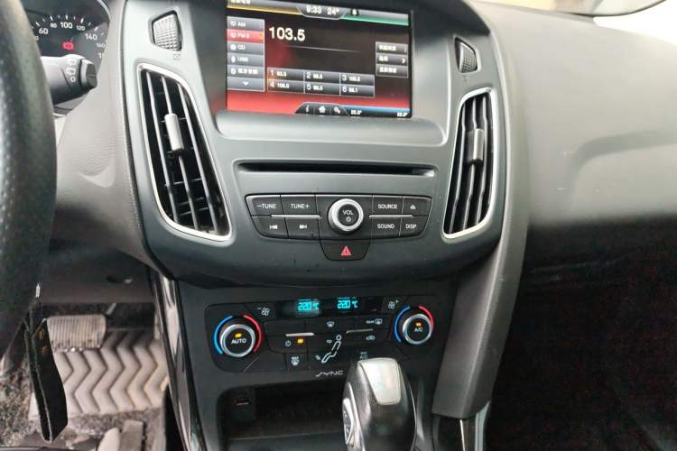 Used Ford Focus 2015 Hatchback EcoBoost 180 Automatic Elite Model Audio And AC Panel