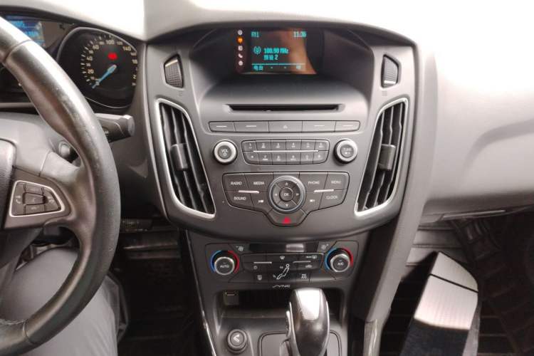 Used Ford Focus 2015 Sedan 1.6L Automatic Trend Model Audio And AC Panel