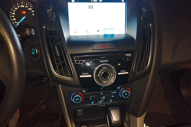 Used Ford Focus 2015 Hatchback EcoBoost 180 Automatic Sport Model Audio And AC Panel