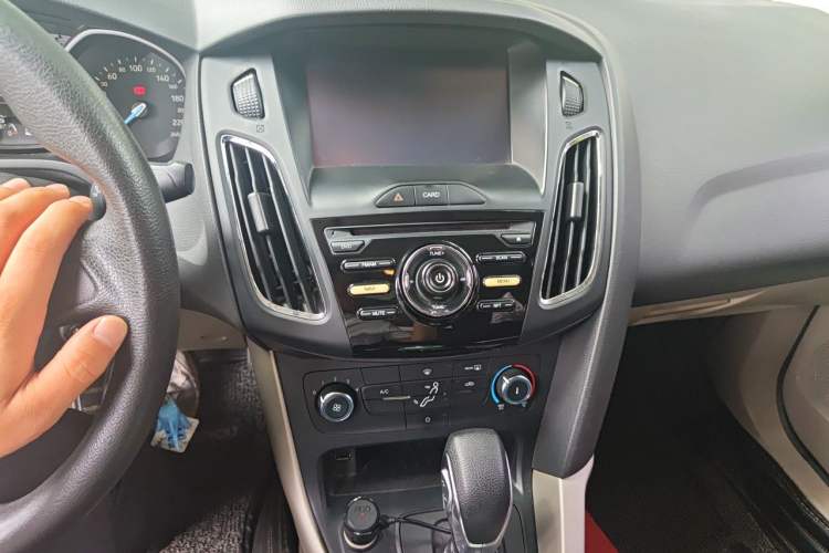 Used Ford Focus 2015 Sedan 1.6L Automatic Comfort Model Audio And AC Panel