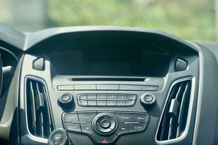 Used Ford Focus 2015 Sedan 1.6L Manual Fashion Edition Audio And AC Panel