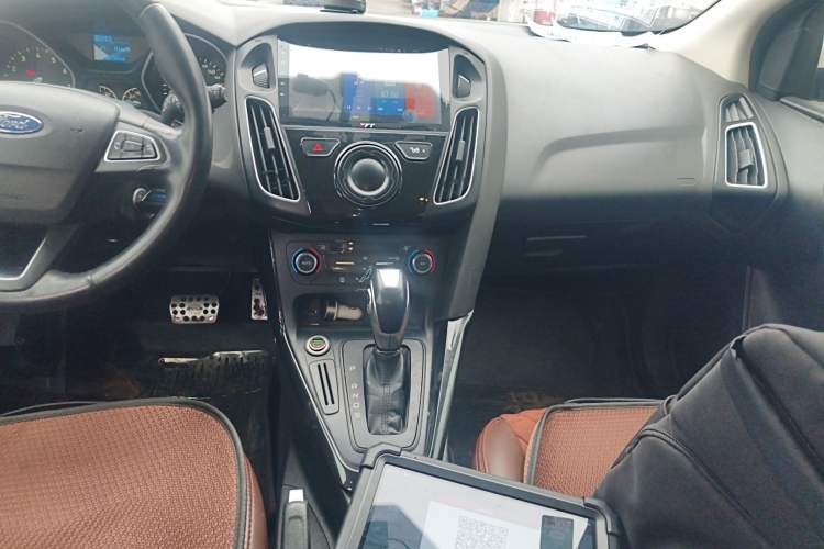 Used Ford Focus 2015 Hatchback 1.6L Automatic Fashion Edition Audio And AC Panel