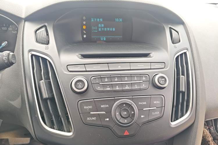 Used Ford Focus 2015 Hatchback 1.6L Automatic Fashion Edition Audio And AC Panel