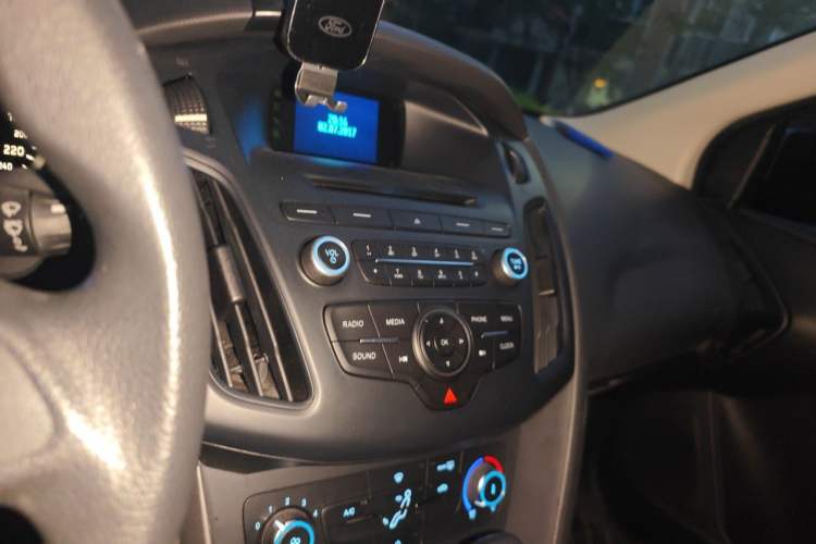 Used Ford Focus 2015 Hatchback 1.6L Automatic Comfort Model Audio And AC Panel