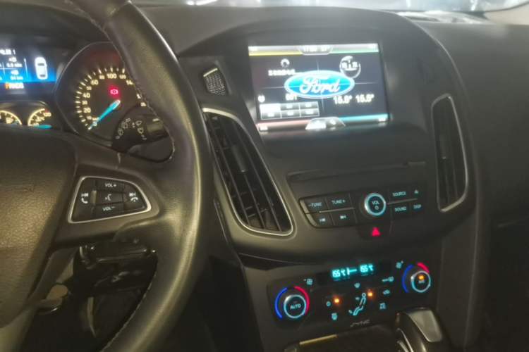 Used Ford Focus 2015 Hatchback EcoBoost 180 Automatic Elite Model Audio And AC Panel