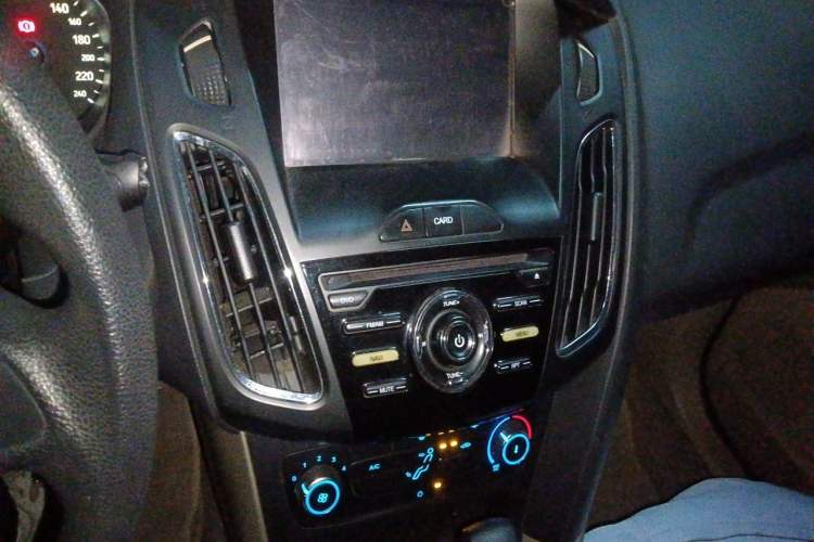 Used Ford Focus 2015 Sedan 1.6L Automatic Comfort Model Audio And AC Panel