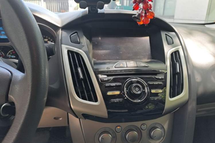 Used Ford Focus 2015 Sedan 1.6L Automatic Comfort Model Audio And AC Panel