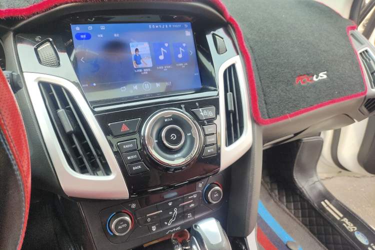 Used Ford Focus 2015 Hatchback EcoBoost 180 Automatic Elite Model Audio And AC Panel