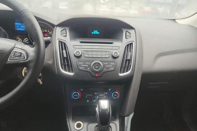 Used Ford Focus 2015 Sedan 1.6L Automatic Trend Model Audio And AC Panel
