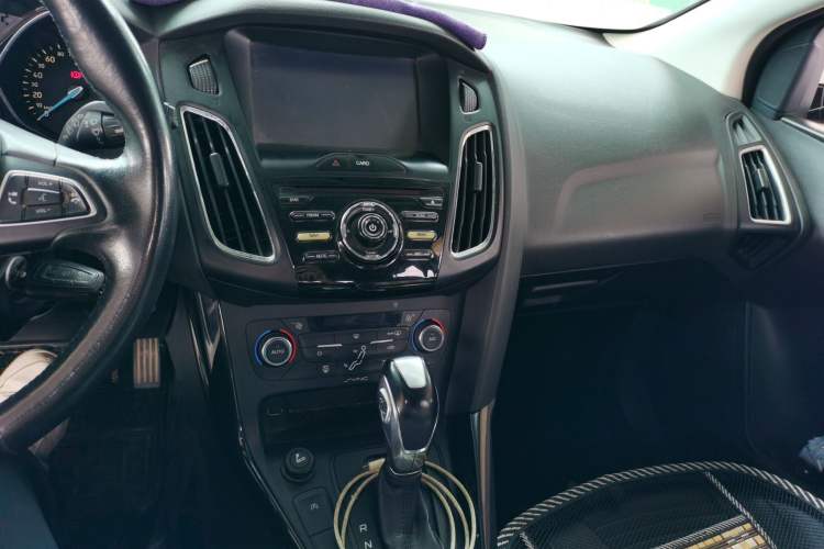 Used Ford Focus 2015 Hatchback EcoBoost 125 Automatic Supreme Style Edition Audio And AC Panel
