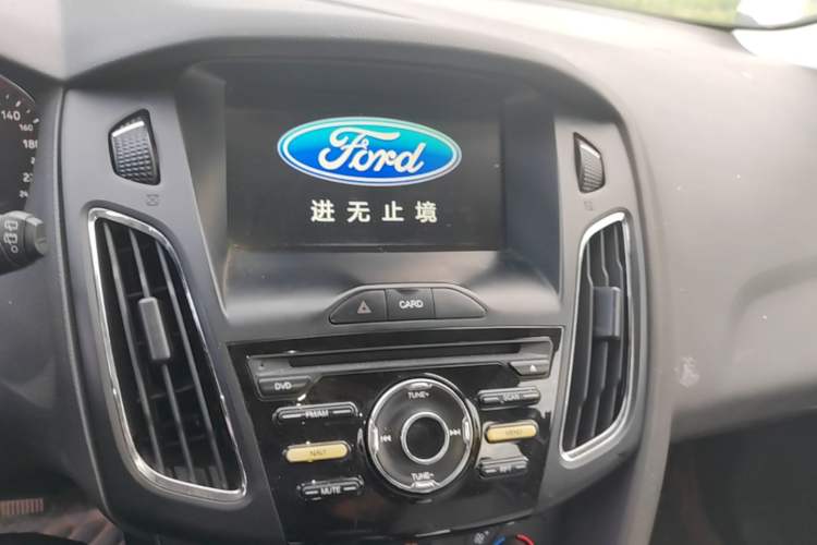 Used Ford Focus 2015 Hatchback 1.6L Automatic Fashion Edition Audio And AC Panel