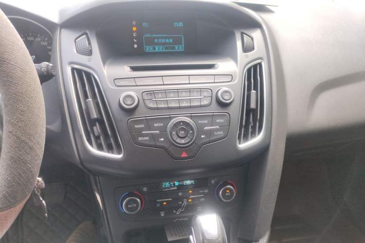 Used Ford Focus 2015 Hatchback 1.6L Automatic Fashion Edition Audio And AC Panel