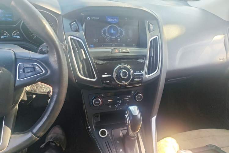 Used Ford Focus 2015 Hatchback 1.6L Automatic Fashion Edition Audio And AC Panel