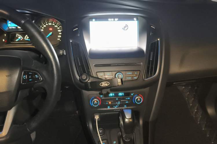 Used Ford Focus 2015 Hatchback EcoBoost 180 Automatic Elite Model Audio And AC Panel