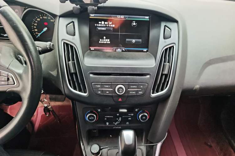 Used Ford Focus 2015 Hatchback EcoBoost 180 Automatic Elite Model Audio And AC Panel