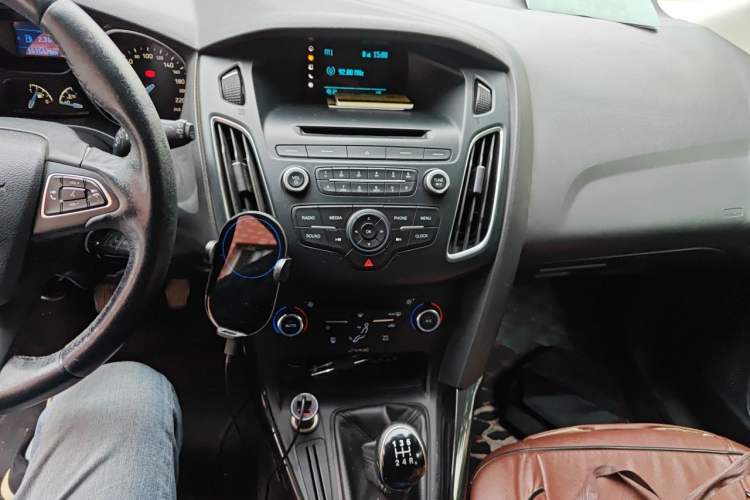 Used Ford Focus 2015 Hatchback 1.6L Manual Fashion Edition Audio And AC Panel