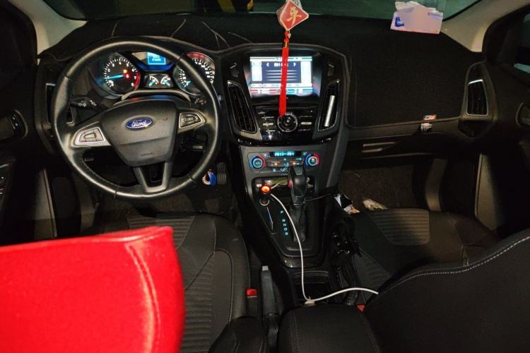 Used Ford Focus 2015 Hatchback 1.6L Automatic Fashion Edition Center Console
