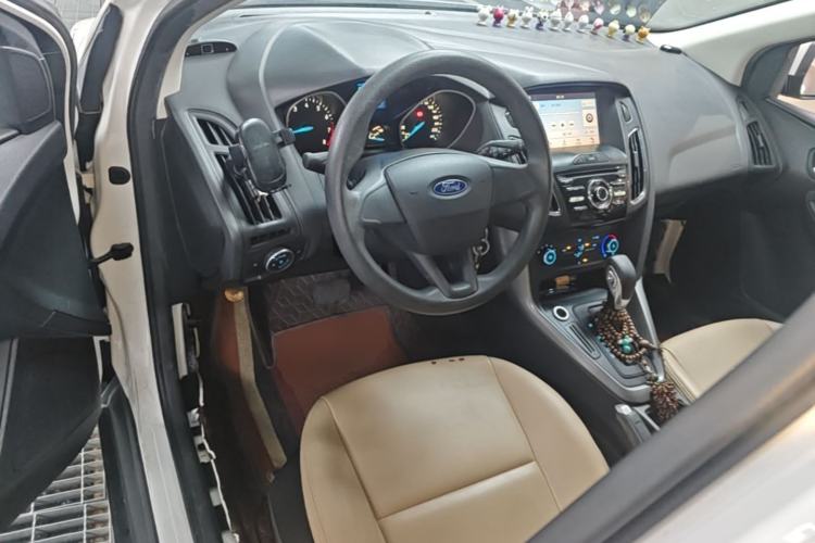Used Ford Focus 2015 Hatchback 1.6L Automatic Comfort Model Center Console