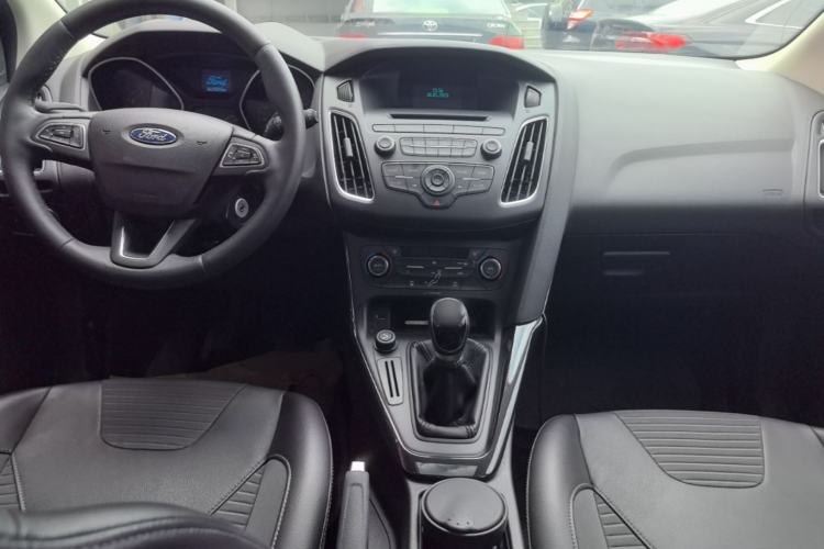 Used Ford Focus 2015 Hatchback 1.6L Manual Fashion Edition Center Console